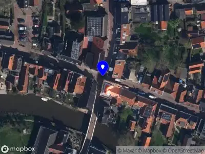 Brandweer met grote spoed naar de Hoofdstraat O in Winsum vanwege waarnemen gaslucht