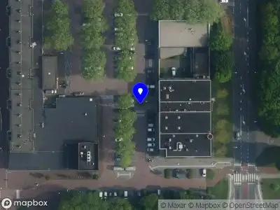 Ambulance met grote spoed naar de Wisseloordplein in Amsterdam