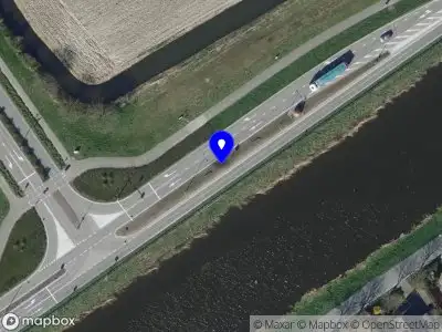 Politie naar de Kanaalweg Westzijde in Hellevoetsluis vanwege ongeval met letsel