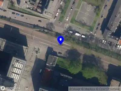Ambulance met grote spoed naar de Oostzeedijk in Rotterdam