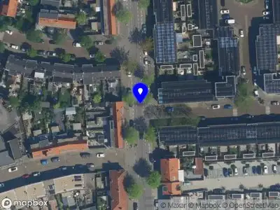 Ambulance met grote spoed naar de Merovingenstraat in Haarlem