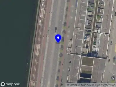 Ambulance met grote spoed naar de Maashaven O.z. in Rotterdam