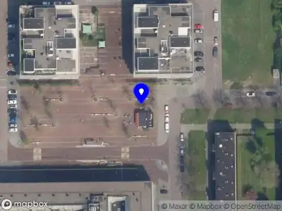 Ambulance met grote spoed naar de Minervaplein in Rotterdam