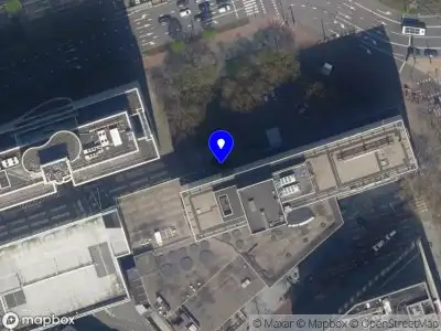 Ambulance met grote spoed naar de Weena in Rotterdam