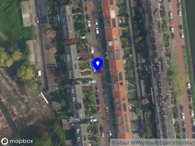 Ambulance met grote spoed naar de Van Hardenbroeklaan in Rijswijk