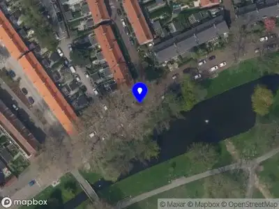 Ambulance met grote spoed naar de Valkeniersweg in Rotterdam