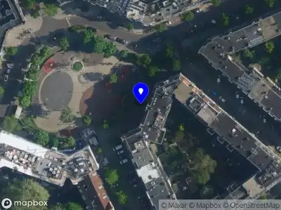 Ambulance met grote spoed naar de Steve Bikoplein in Amsterdam