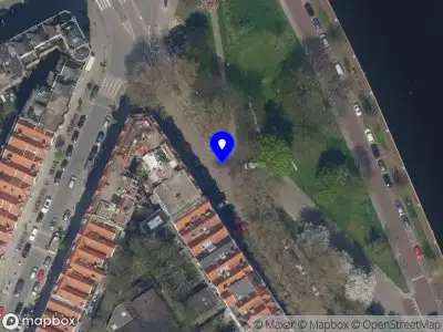 Ambulance met grote spoed naar de Mathenesserdijk in Rotterdam