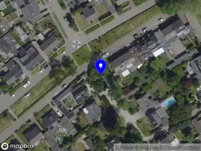 Brandweer met grote spoed naar de Dirk Heziuslaan in Heeze vanwege een buitenbrand