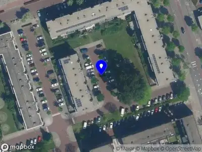 Ambulance met grote spoed naar de Lau Mazirelstraat in Amsterdam