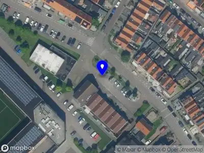 Ambulance met grote spoed naar de Schoolstraat in Volendam