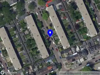 Ambulance met grote spoed naar de Willem de Rijkestraat in Dordrecht