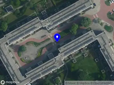 Ambulance met grote spoed naar de Maasdrielhof in Amsterdam