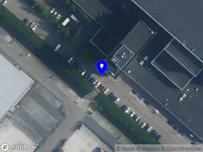 Ambulance met grote spoed naar de Zuideinde in Amsterdam