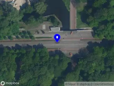 Ambulance met grote spoed naar de Postjesweg in Amsterdam