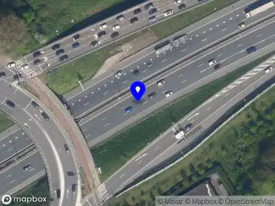 Ambulance met grote spoed naar de Noorderkanaalweg in Rotterdam