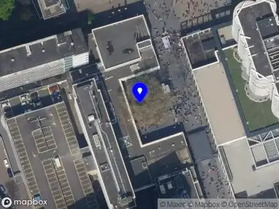 Ambulance met gepaste spoed naar de Lijnbaan in Rotterdam