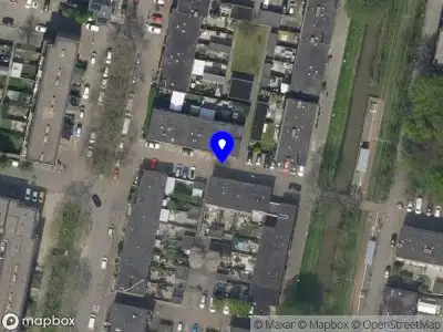 Ambulance met gepaste spoed naar de Croystraat in Rotterdam