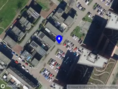 Ambulance met grote spoed naar de Klaasje Zevensterstraat in Hoogvliet Rotterdam