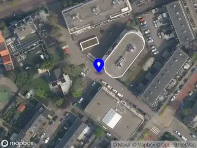 Ambulance met grote spoed naar de De Beemd in Wateringen