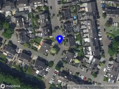 Ambulance met grote spoed naar de Berlage-erf in Dordrecht