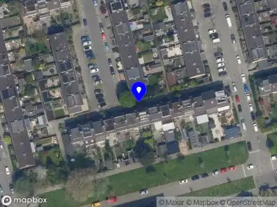 Ambulance met grote spoed naar de Crouwelpad in Rotterdam