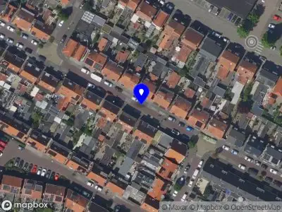 Ambulance met grote spoed naar de Admiraal de Ruyterstraat in Sliedrecht