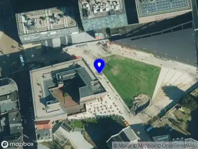 Brandweer met gepaste spoed naar de Willem Wilminkplein in Enschede vanwege afgaan automatisch brandalarm