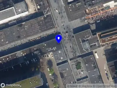 Ambulance met grote spoed naar de Lijnbaan in Rotterdam