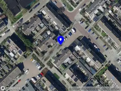 Ambulance met grote spoed naar de De Vos van Steenwijkstraat in Abbenbroek