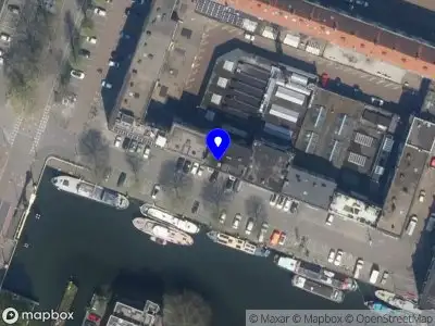 Ambulance met grote spoed naar de Admiraliteitskade in Rotterdam