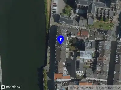 Brandweer en politie met grote spoed naar de Oeverwal in Maastricht vanwege stankoverlast