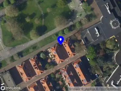 Brandweer met gepaste spoed naar de Schelfhoutstraat in 's-Gravenhage vanwege afhijsen patient