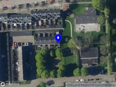 Ambulance met grote spoed naar de Eduard van Beinumhof in Bovenkarspel