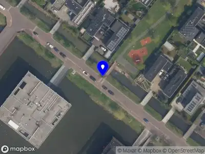 Ambulance met grote spoed naar de Lamsrustlaan in Rotterdam