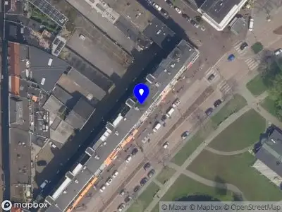 Ambulance met grote spoed naar de Weissenbruchlaan in Rotterdam