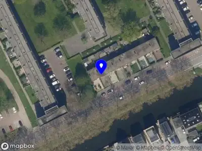 Ambulance met grote spoed naar de Meeuwensingel in Capelle aan den IJssel