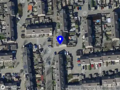 Ambulance met grote spoed naar de Baarsveen in Spijkenisse