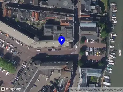 Ambulance met grote spoed naar de Buddingh'plein in Dordrecht