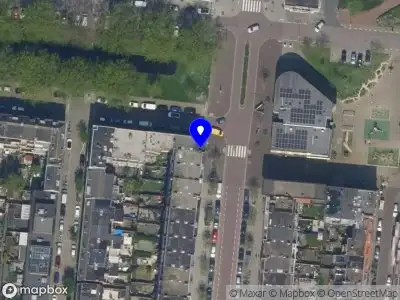 Ambulance met grote spoed naar de Boerhaavelaan in Schiedam
