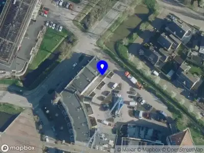 Brandweer met gepaste spoed naar de Goudenregenhof in Woudrichem