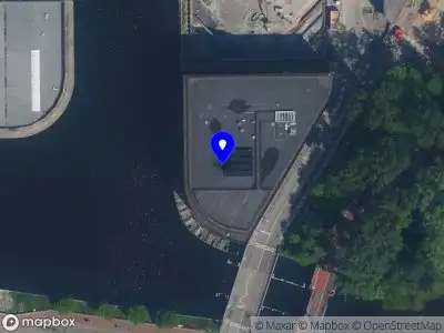 Brandweer met gepaste spoed naar de Valschermkade in Amsterdam