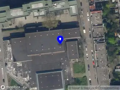 Ambulance met grote spoed naar de Hennewierstraat in Rotterdam
