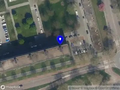 Ambulance met grote spoed naar de Edmond Hellenraadstraat in Rotterdam