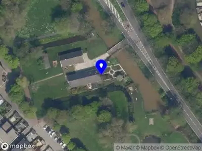 Ambulance met grote spoed naar de Watermanweg in Rotterdam