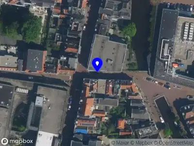 Ambulance met gepaste spoed naar de Korte Jansstraat in Haarlem