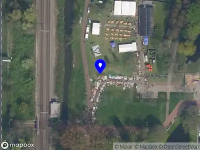 Brandweer met gepaste spoed naar de Wilgenplasplein in Rotterdam vanwege een buitenbrand