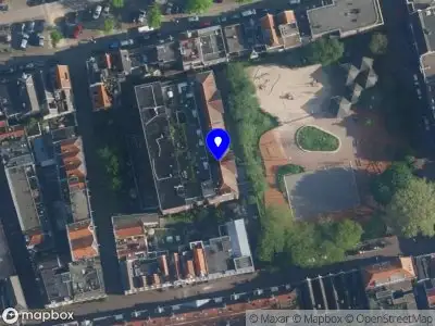 Ambulance met gepaste spoed naar de Karthuizersplantsoen in Amsterdam