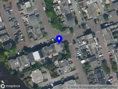 Ambulance met grote spoed naar de Harmoniehof in Zaandam