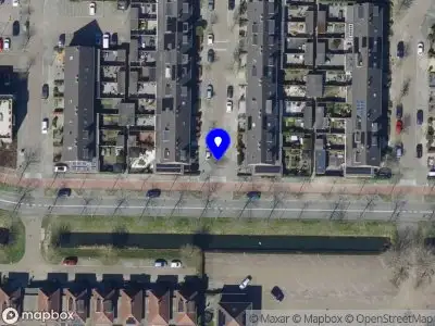 Ambulance met grote spoed naar de Maaskantveld in Barendrecht